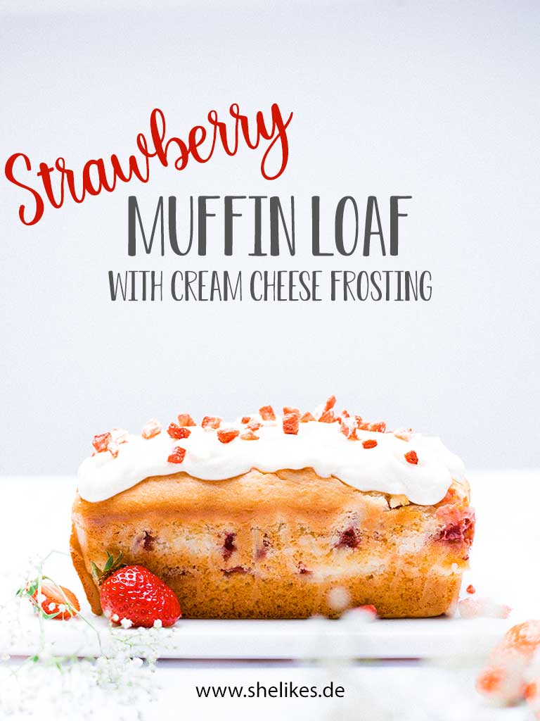Strawberry Muffin Loaf with Cream Cheese Frosting | Erdbeermuffinkuchen mit Frischkäsefrosting