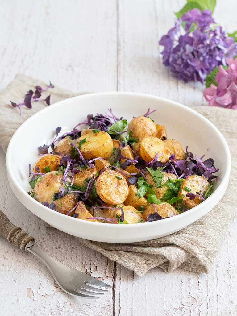 Lauwarmer Röstkartoffelsalat mit Gorgonzola aus der Heißluftfritteuse ...