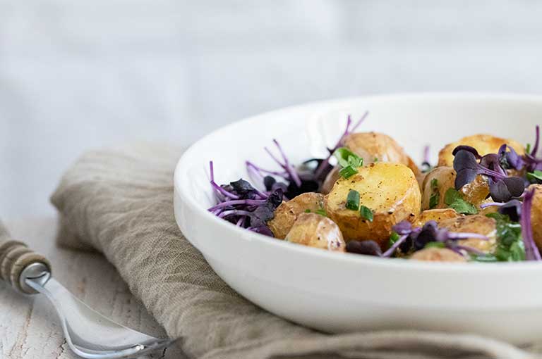 Lauwarmer Röstkartoffelsalat mit Gorgonzola aus der Heißluftfritteuse ...